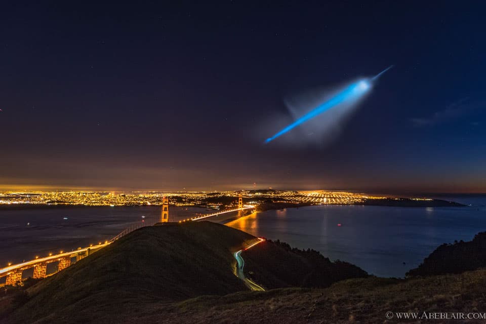 APOD: An Unexpected Rocket Plume over San Francisco - November 11, 2015
