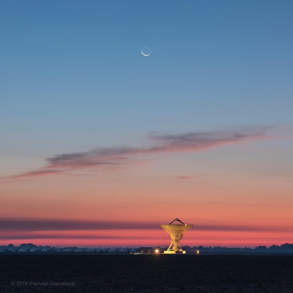 APOD: Moon, Mercury, and Twilight Radio - October 8, 2016
