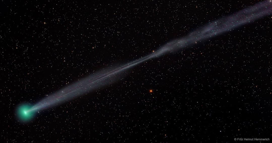 APOD: A Split Ion Tail for Comet Lovejoy E4 - April 25, 2017
