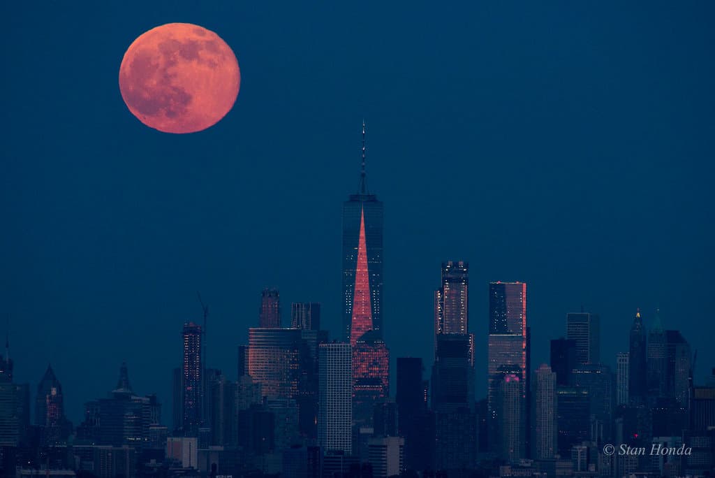 APOD: Manhattan Moonrise - June 16, 2017