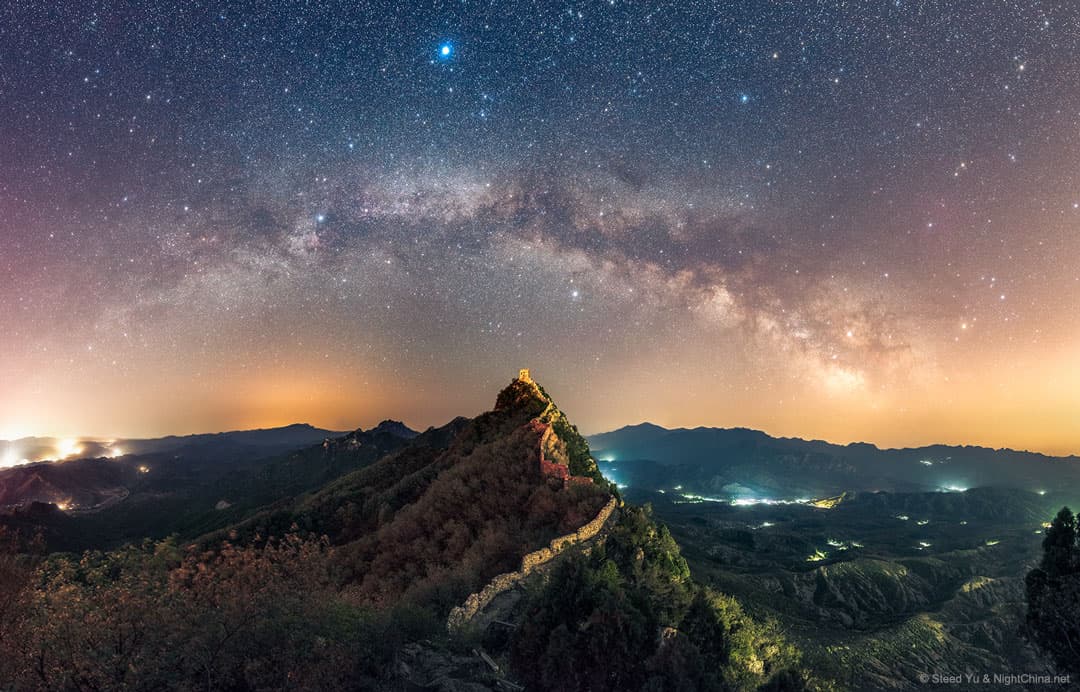 NASA APOD July 3, 2017: The Summer Triangle over the Great Wall