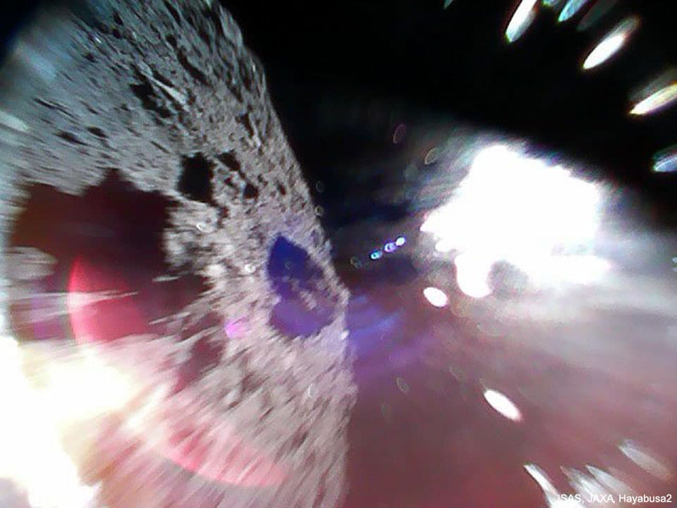 APOD: Rover 1A Hops on Asteroid Ryugu - September 24, 2018