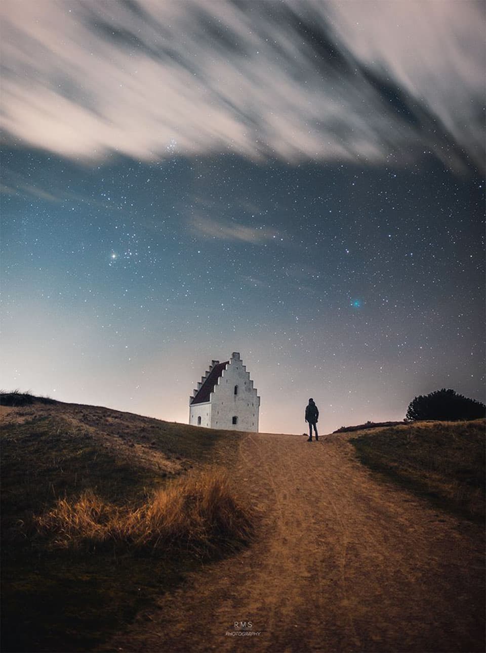 APOD: Comet Wirtanen Passes by the Earth - December 16, 2018