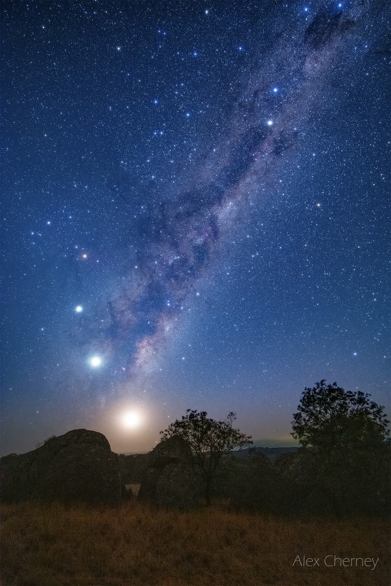 APOD: Moon, Four Planets, and Emu - February 8, 2019