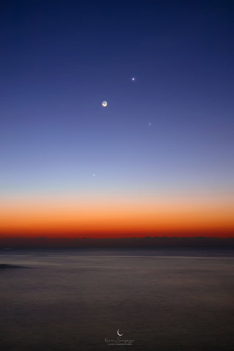 APOD: Venus, Mercury, and the Waning Moon - November 14, 2020
