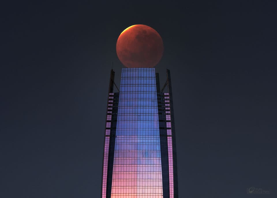 APOD: Lunar Eclipse over a Skyscraper - November 22, 2021