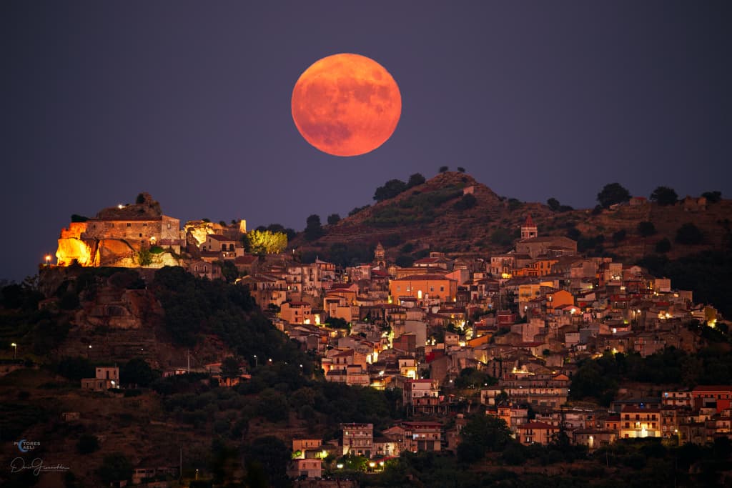APOD: Harvest Moon over Sicily - September 15, 2022