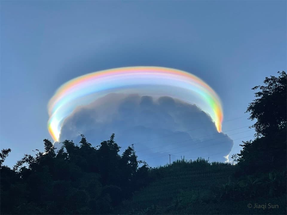 NASA APOD September 6, 2022: An Iridescent Pileus Cloud over China