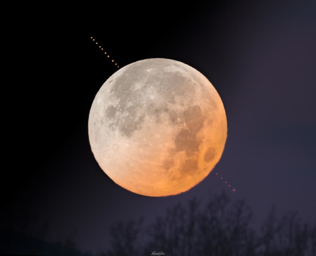 APOD: Full Moon, Full Mars - December 15, 2022