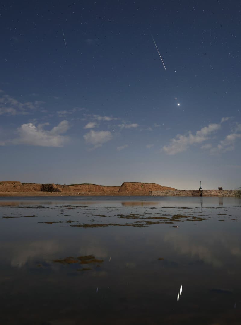 APOD: Moonlight, Planets, and Perseids - August 15, 2025