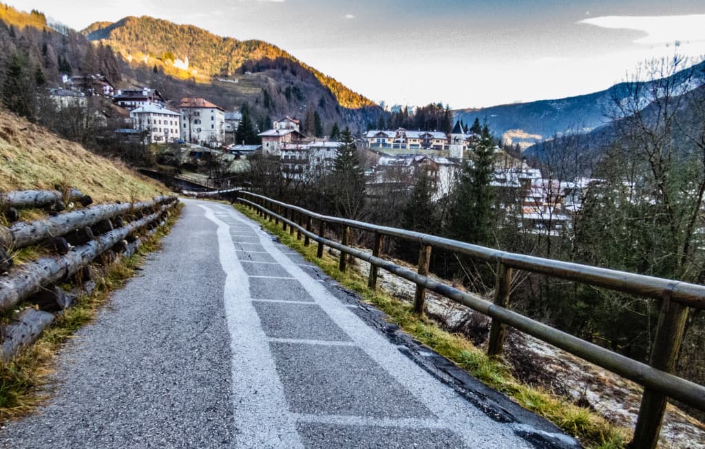 APOD: A Solstice Sun Tattoo - December 20, 2025