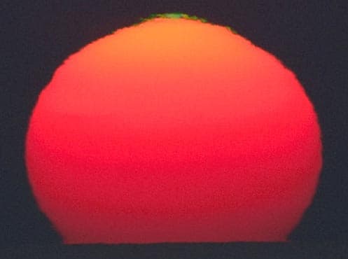 APOD: A Green Flash from the Sun - September 9, 1997