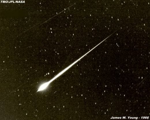APOD: A Leonid Fireball From 1966 - November 13, 1998