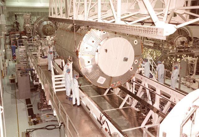 NASA image: KSC-00PP-1940