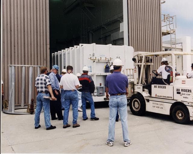 NASA image: KSC-00VAFBDIG-003