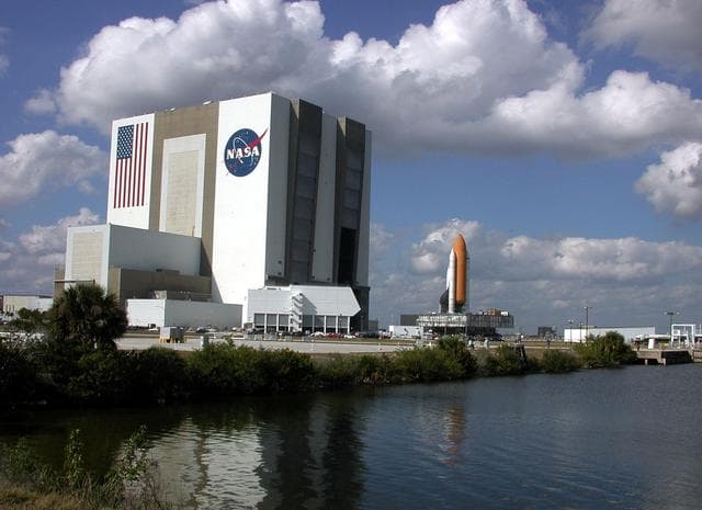 NASA image: KSC-01PADIG-025