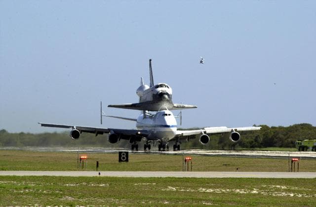 NASA image: KSC-01PADIG-124