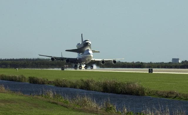 NASA image: KSC-01PADIG-142