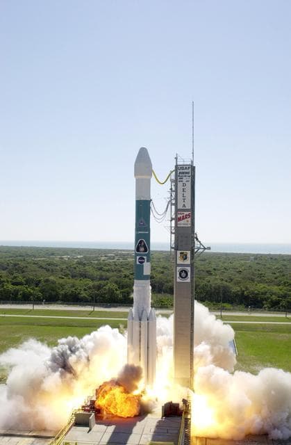 NASA image: KSC-01PADIG-180