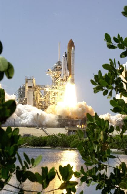 NASA image: KSC-01PADIG-203