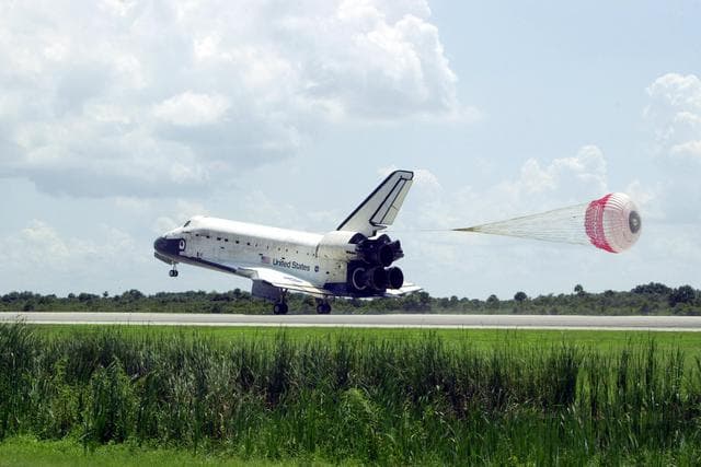 NASA image: KSC-01PADIG-272