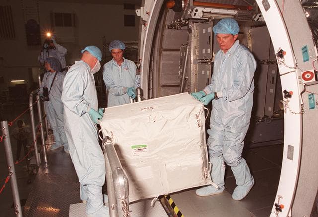 NASA image: KSC-01PP-0731