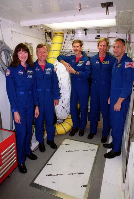 NASA image: ksc-01pp-1213