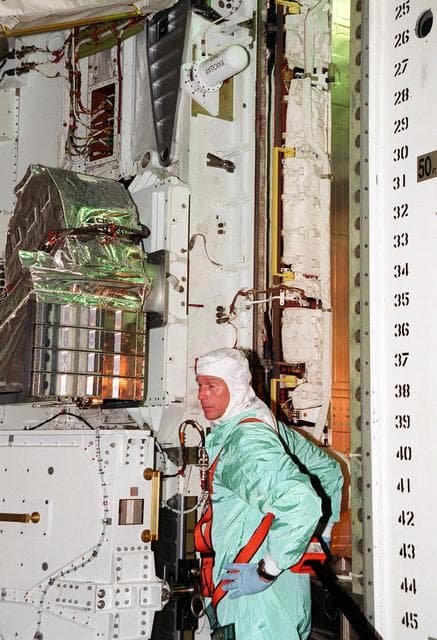 NASA image: ksc-01pp-1229