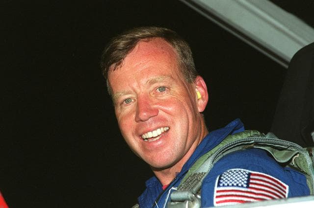 NASA image: ksc-01pp-1254