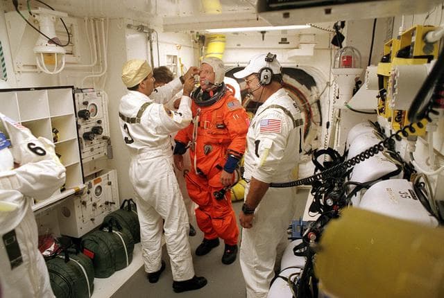 NASA image: ksc-01pp-1295