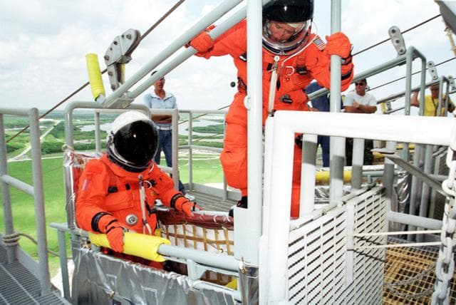 NASA image: ksc-01pp-1351