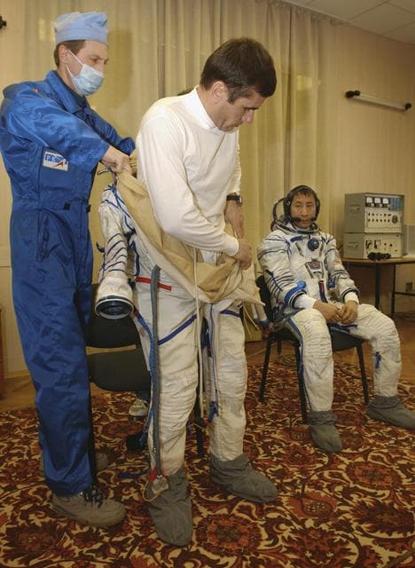 NASA image: Expedition 7 Leak Check