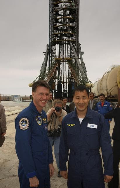 NASA image: Expedition 7 Preflight