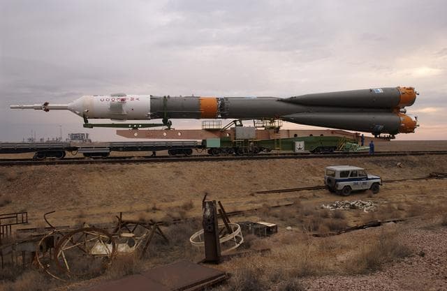 NASA image: Expedition 7 Rollout