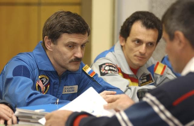 NASA image: Expedition 8 Launch Briefing