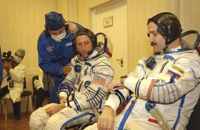 NASA image: Expedition 8 Launch Day