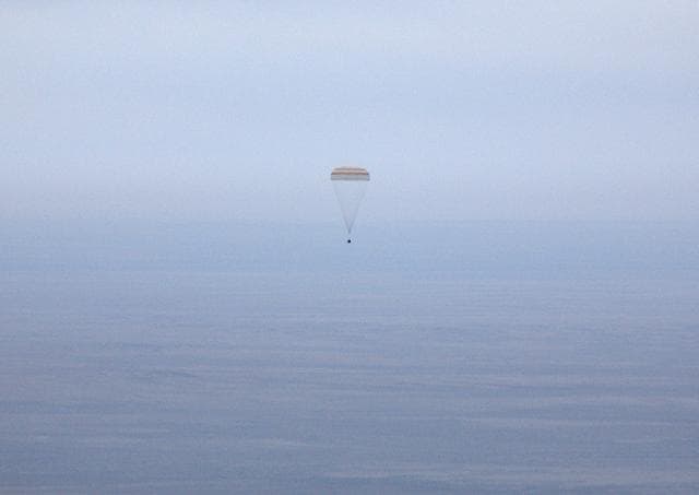 NASA image: Expedition 7 Landing