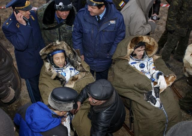 NASA image: Expedition 7 Landing