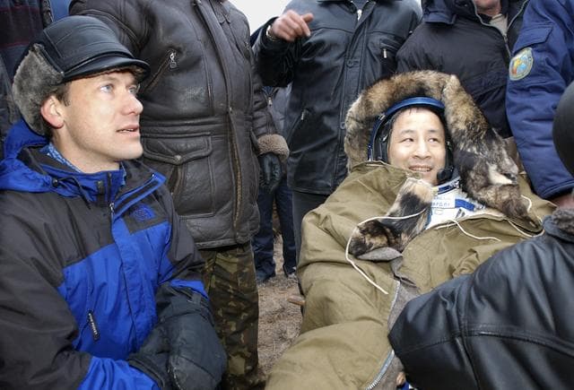 NASA image: Expedition 7 Landing