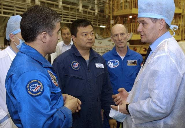 NASA image: Expedition 9 Preflight Activities