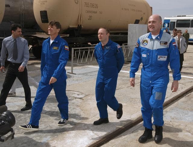 NASA image: Expedition 9 Preflight Activities