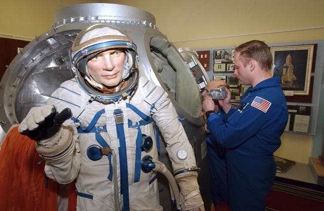 NASA image: Expedition 9 Preflight Activities