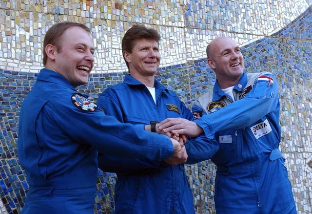 Expedition 9 Preflight Activities