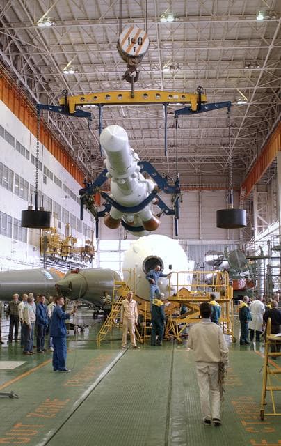 NASA image: Expedition 9 Soyuz Assembly