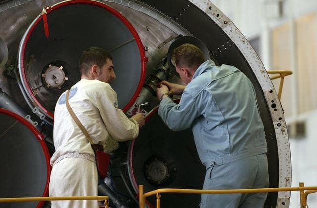 NASA image: Expedition 9 Soyuz Assembly