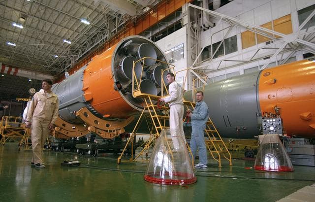 NASA image: Expedition 9 Soyuz Assembly