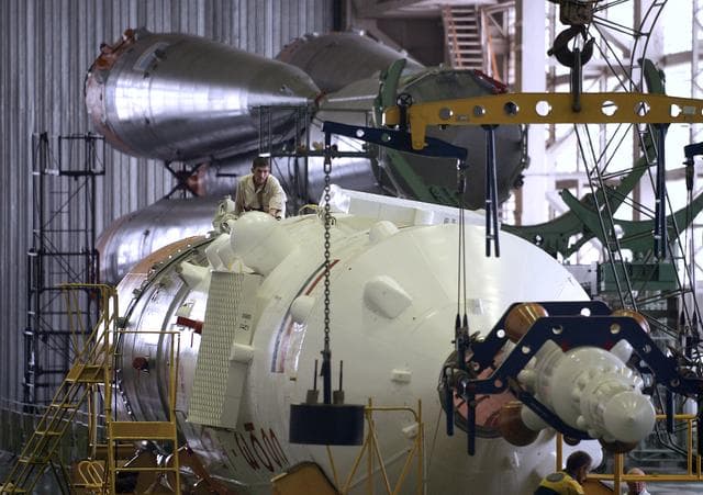 NASA image: Expedition 9 Soyuz Assembly