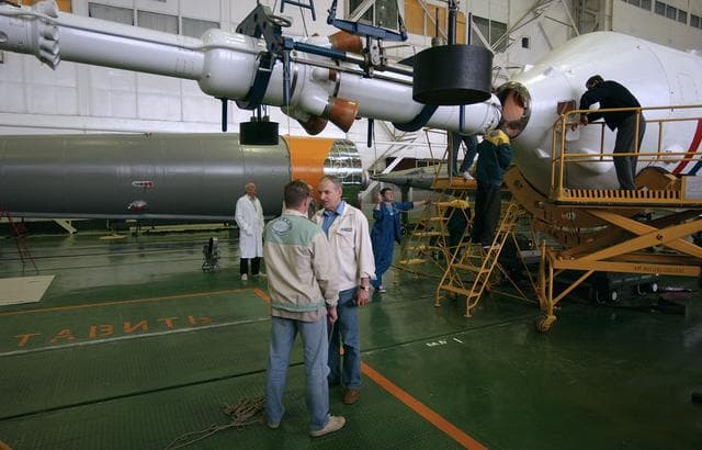 NASA image: Expedition 9 Soyuz Assembly