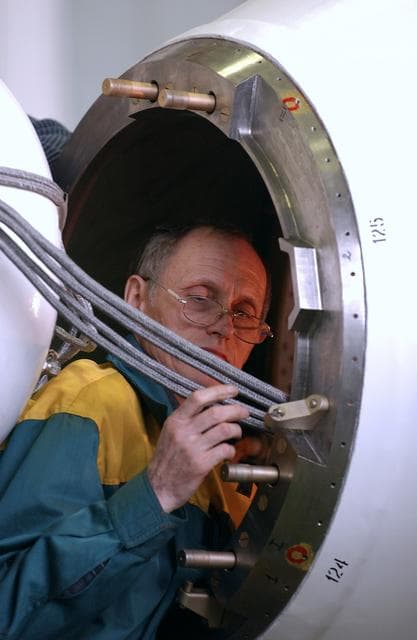 NASA image: Expedition 9 Soyuz Assembly