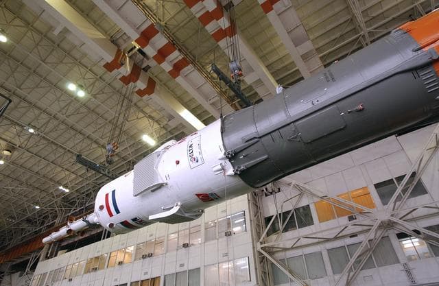 NASA image: Expedition 9 Soyuz Assembly